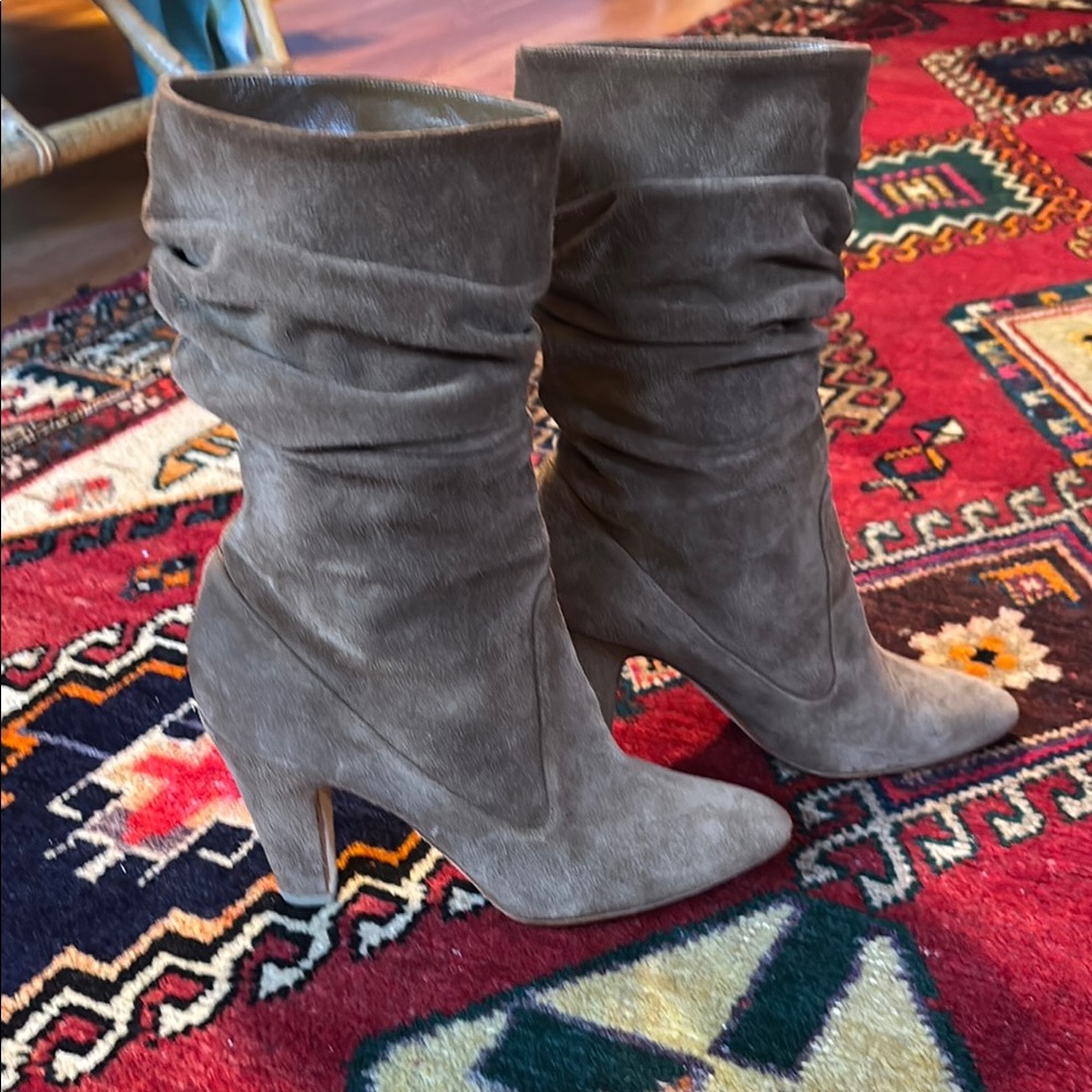 Suede Slouchy Heeled Boots - Taupe
Great condition